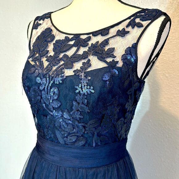 Amsale style Dayna women’s bridesmaid/ prom sequined lace maxi dress size 2 - Picture 3 of 13